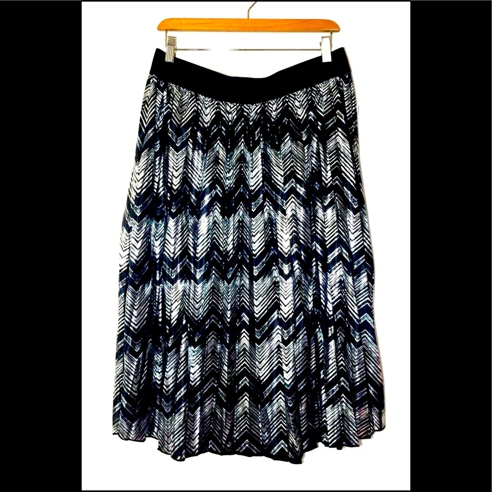 NWT LuLaRoe Jill MIDI Metallic Chevron Skirt Silver Black Pull On Size XL Cute!